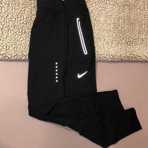 Nike reflective tapered pant